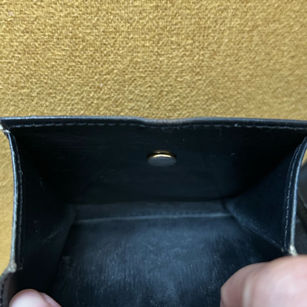 Louis Vuitton Epi Men’s Bi-Fold Wallet - Picture 5 of 13